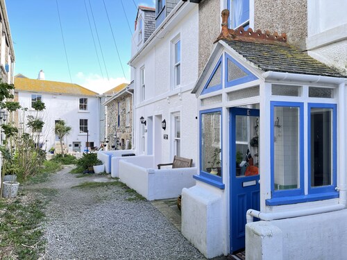 Sea Pebble - a cottage that sleeps 4 guests in 2 bedrooms