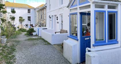 Sea Pebble - a cottage that sleeps 4 guests in 2 bedrooms