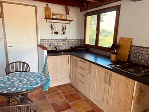 Fridge, microwave, stovetop, coffee/tea maker - Le Cabanon des Vignes, an exceptional site amidst the vines (Vinsobres)