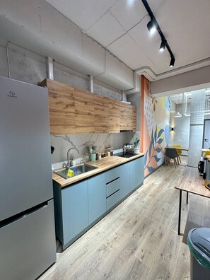 Kühlschrank, Mikrowelle