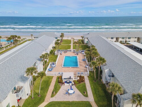 Coastal Getaway Steps from Non-Driving Beach!
