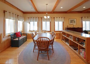 Dining - Cozy Cove Cottage Limit 6 3 Bedroom Cottage by RedAwning (Standish)