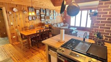 Villa, 4 Bedrooms | Private kitchen | Oven, coffee/tea maker