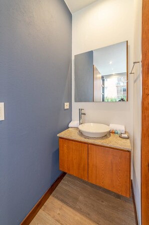 Bruser, hårtørrer, håndklæder