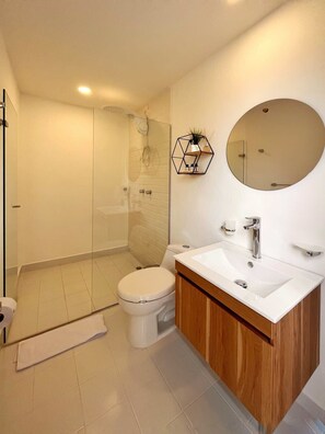 Bruser, hårtørrer, håndklæder