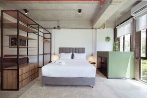 1 habitación, escritorio, tabla de planchar con plancha y wifi 