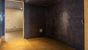 A room with a tiled wall and wooden flooring. - w* | Luxury 4BR w/ Private Pool in Morros Epic (Cartagena de Indias)