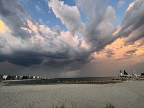 På stranden