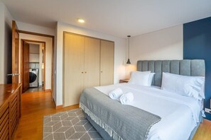1 bedroom, desk, iron/ironing board, WiFi - w* | Elegant 1BR w/ City View  In Cabrera (Bogotá)