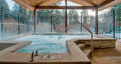 Trails End Alpine Dream Condo: Ski In/Out, Walk to Town