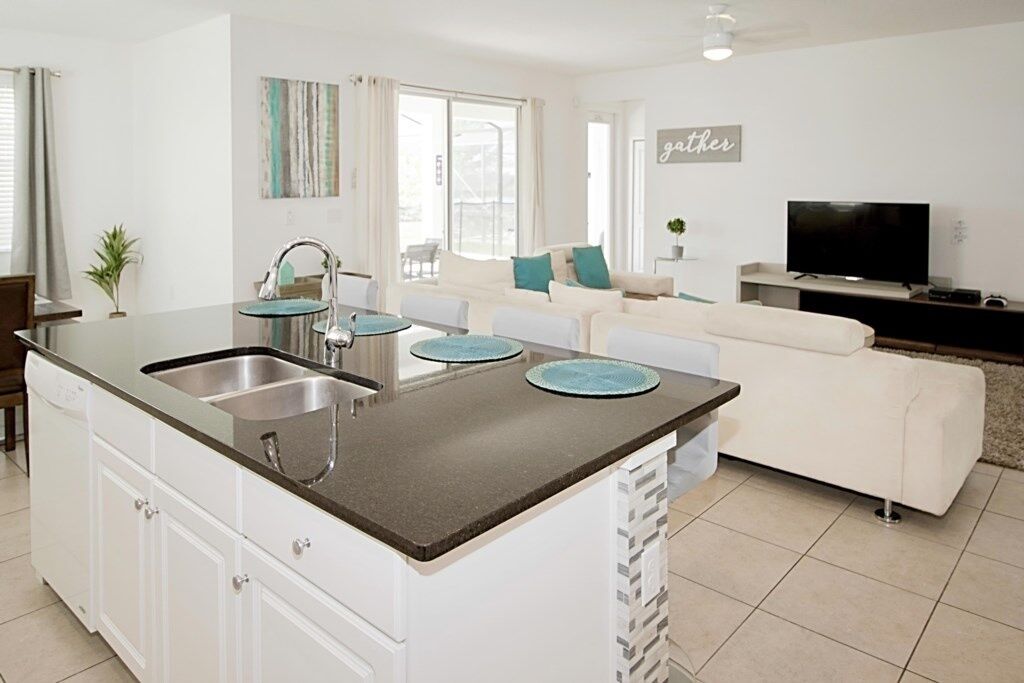 House, 6 Bedrooms | Private kitchen