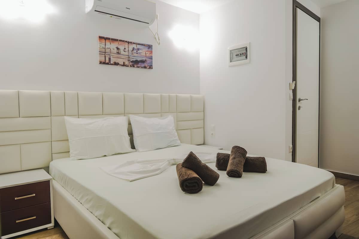Soundproofing, WiFi (free), bed sheets