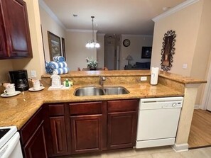 Condo, 3 habitaciones | Cocina privada | Microondas y lavavajillas 