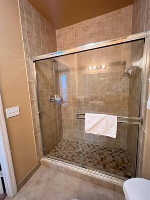 Condo, 3 Bedrooms | Bathroom | Hair dryer, towels - Relaxing 3 Bed Condo In Tuscana Resort 3 Bedroom Condo by RedAwning (Davenport)