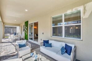 Terrace/patio - 9 Bed Game Room In Storey Lake Amazing Game Room 9 Bedroom Home by Redawning (Kissimmee)