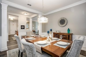 Condo, 3 chambres | Restauration