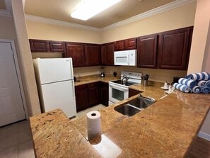 Condo, 3 Bedrooms | Private kitchen | Microwave, dishwasher - 3 Bed 2 Bath Condo Tuscana Resort 3 Bedroom Condo by RedAwning (Davenport)