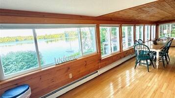 Villa, 3 Bedrooms | Dining