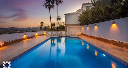 Villa Vermell by Abahana Villas
