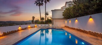 Villa Vermell by Abahana Villas
