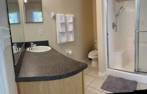 Villa, 3 Bedrooms | Bathroom | Hair dryer, towels