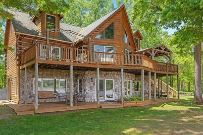 Unwind by the Lake! 5BR Cabin + Private Pontoon