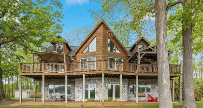 Unwind by the Lake! 5BR Cabin + Private Pontoon