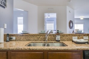 Private kitchen - Penthouse Utopia 3 Bedroom Condo by RedAwning (Orlando)