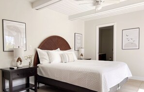 4 bedrooms, iron/ironing board, travel cot, free WiFi - NEW 4BR Oceanfront Home with Hot Tub & Theatre (Anahola)