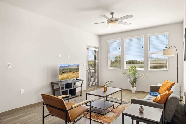 Spacious Westgate CozySuites by stadium w/pool 1