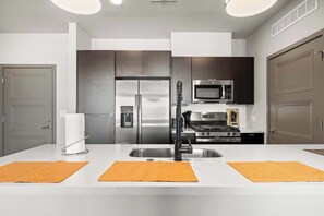 Fridge, microwave, oven, stovetop - Spacious Westgate CozySuites by stadium w/pool 2 (Glendale)