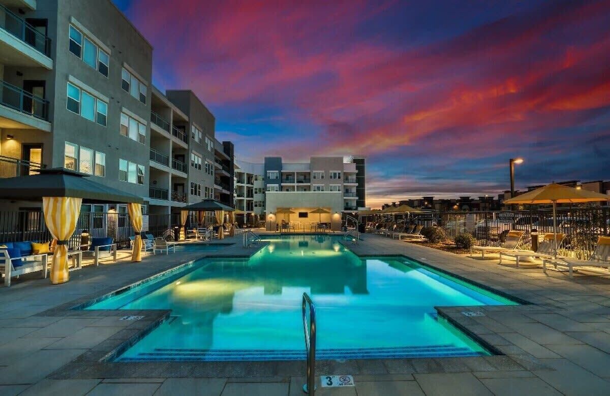 Stunning Westgate CozySuites by stadium w/pool 4