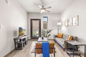 TV, Netflix, Hulu og strømmetjenester