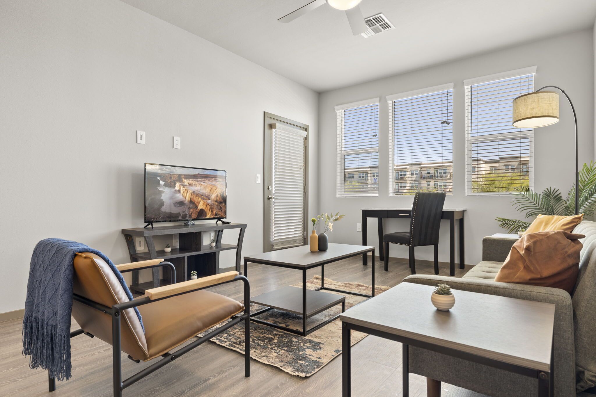 Stunning Westgate CozySuites by stadium w/pool 9