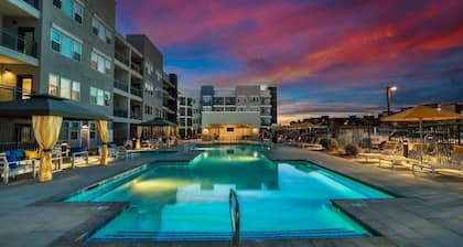 Stunning Westgate CozySuites by stadium with pool 11