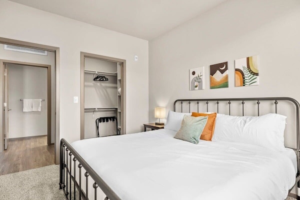 Luxurious Westgate CozySuites by stadium w/pool! 12