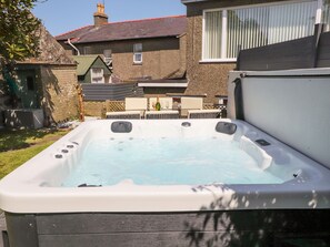 Outdoor spa tub - Tan Parc (Pwllheli)