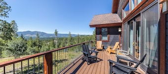 Stunning Tabernash Retreat w/Private Hot Tub and Breathtaking Mountain Views