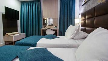 Premium Room, 2 Katil Bujang (Single), Non Smoking, City View | 1 bilik tidur, peti besi dalam bilik, meja, seterika/papan seterika