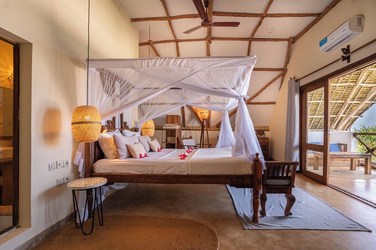 Junior Suite, Ocean View | In-room safe, desk, laptop workspace, iron/ironing board (on request)
