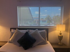 2 Schlafzimmer, Schreibtisch, Bügeleisen/Bügelbrett, kostenloses WLAN