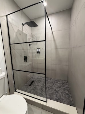 Shower, hair dryer, towels, soap - Miami close to everything (Miami)