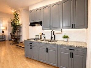 Fridge, microwave, oven, coffee/tea maker - Miami close to everything (Miami)