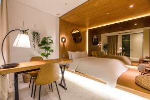 1 bedroom, bed sheets