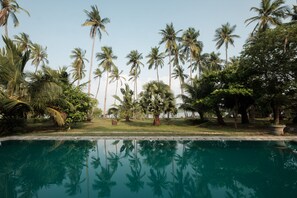 8 albercas al aire libre 