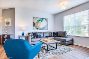 Condo, 3 Bedrooms | Living area