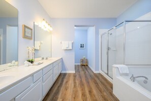Condo, 3 habitaciones | Baño | Secadora de cabello y toallas