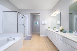Condo, 3 Bedrooms | Bathroom | Hair dryer, towels