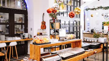 Daily buffet breakfast (CZK 250 per person)