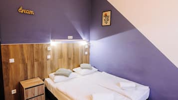 Private Room (2 Beds) - Private Bathroom | Bộ đồ giường cao cấp, trang trí khác biệt